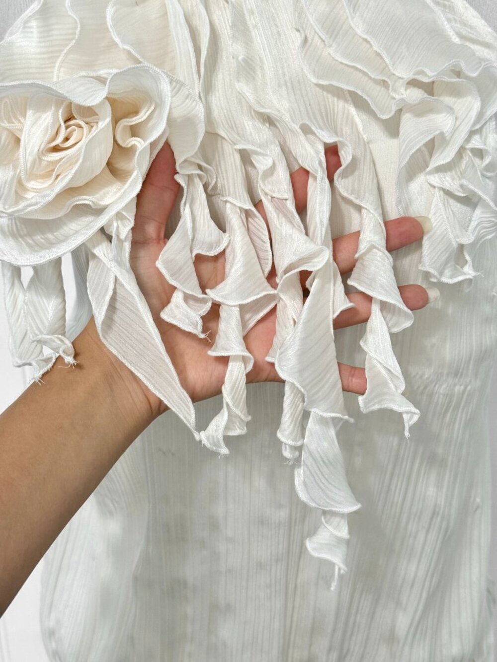 Y2K Bebe Ivory Silk Halter Top Ruffle Rosette XS - Picture 5 of 16